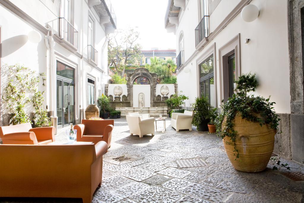 Piazza Bellini & Hotel Neapel